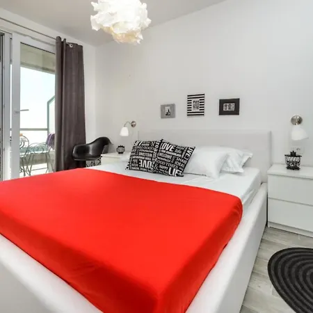 Capitano - Two Bedroom With Balcony And Sea View Crni Apartman