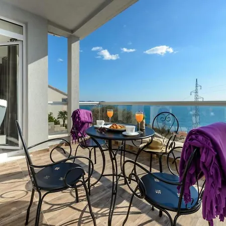 Apartman Capitano - Two Bedroom With Balcony And Sea View Crni