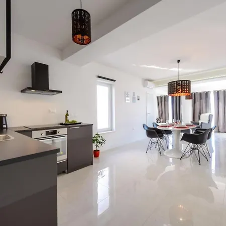 Capitano - Two Bedroom With Balcony And Sea View Crni * Mlini