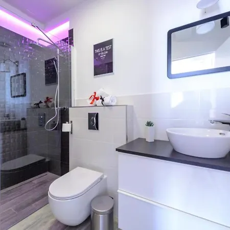 Capitano - Two Bedroom With Balcony And Sea View Crni Apartamento Mlini