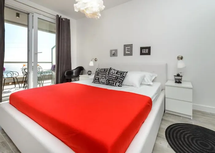 Capitano - Two Bedroom With Balcony And Sea View Crni Appartement