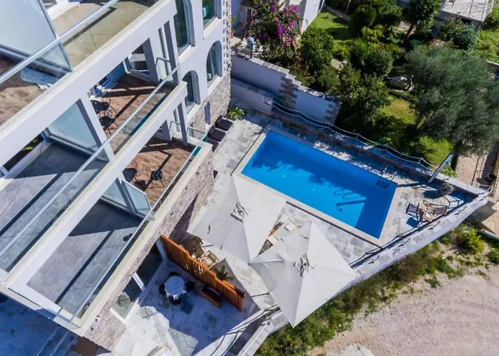 Capitano - Two Bedroom With Balcony And Sea View Crni *