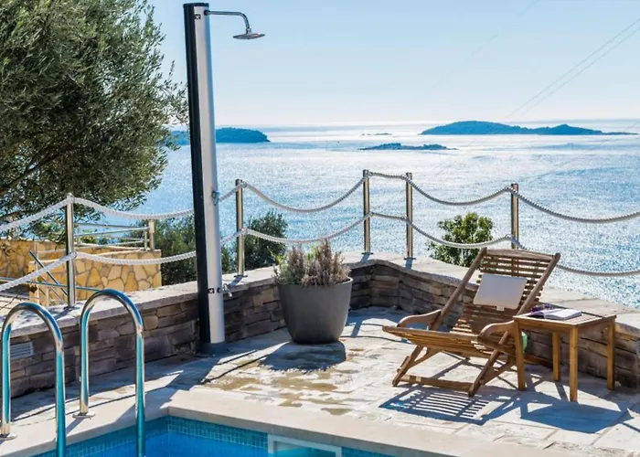 Capitano - Two Bedroom With Balcony And Sea View Crni Appartement
